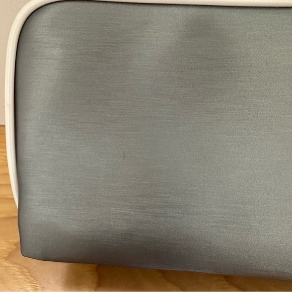 CHRISTIAN DIOR Parfums Perfume Cosmetic Makeup Bag Small Silver Gold Tone - Picture 9 of 10